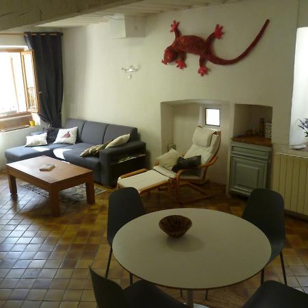 Une Maison Dans Le Village Ribiers 外观 照片