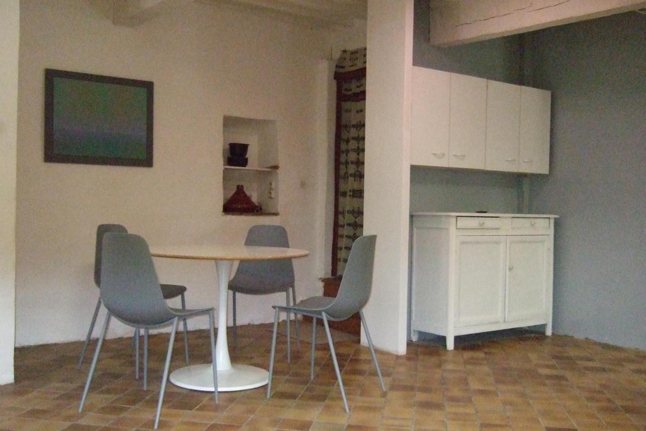 Une Maison Dans Le Village Ribiers 外观 照片