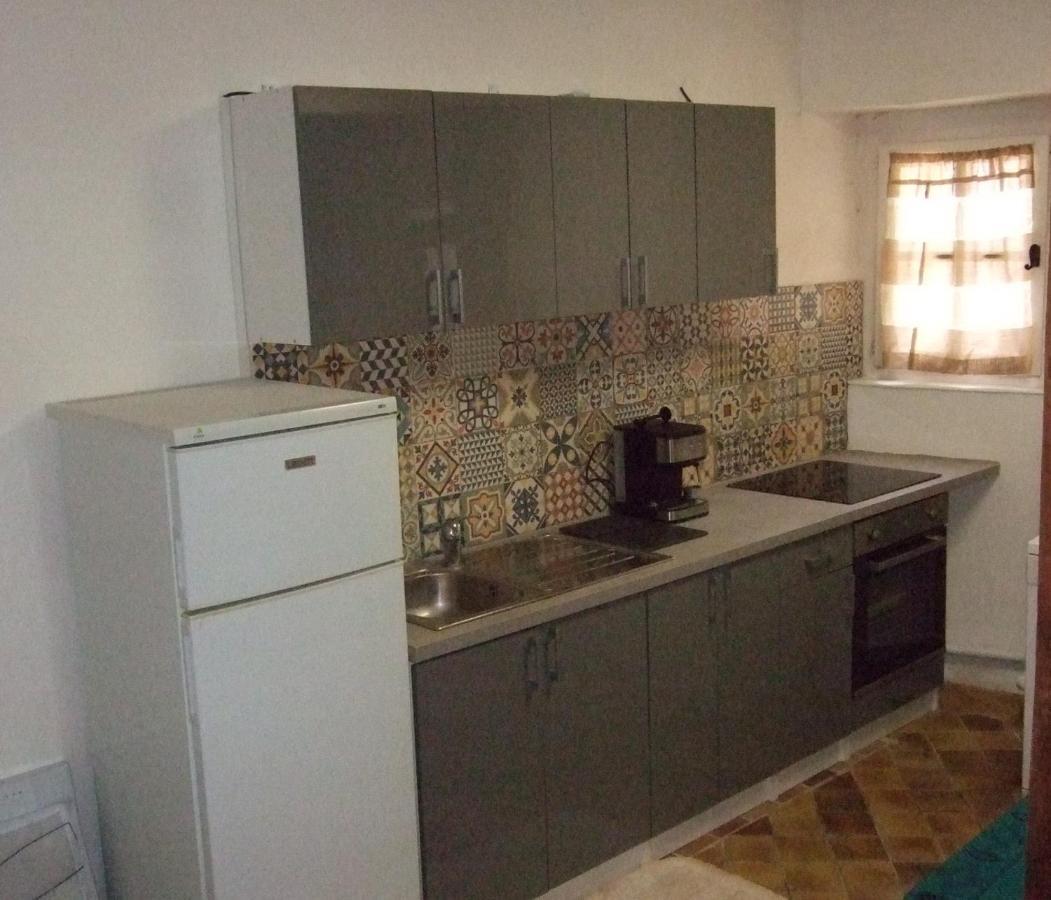 Une Maison Dans Le Village Ribiers 外观 照片