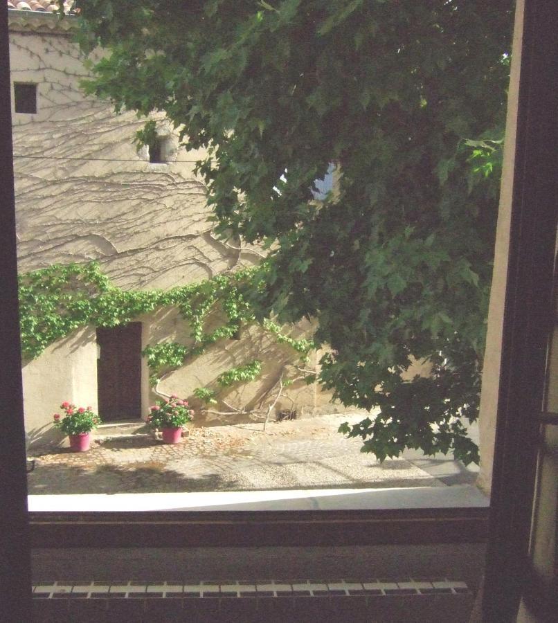 Une Maison Dans Le Village Ribiers 外观 照片