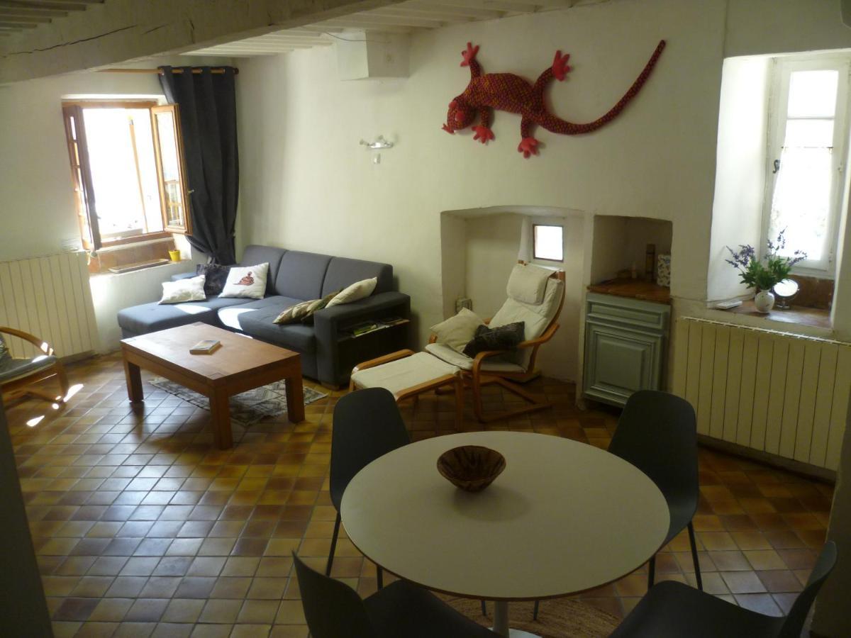 Une Maison Dans Le Village Ribiers 外观 照片