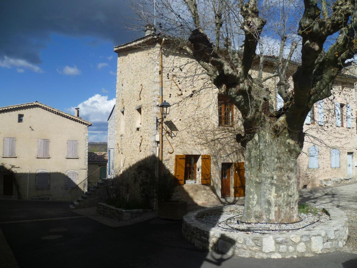Une Maison Dans Le Village Ribiers 外观 照片