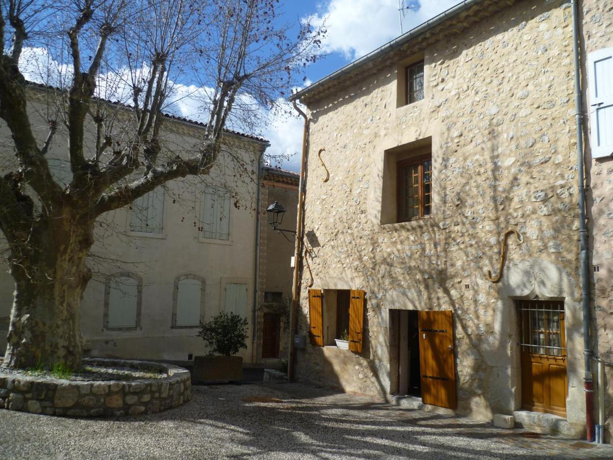 Une Maison Dans Le Village Ribiers 外观 照片